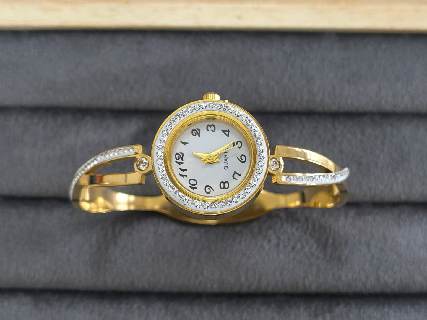Antitarnish Elegant Bracelet Wrist Watch 18K Gold Plated