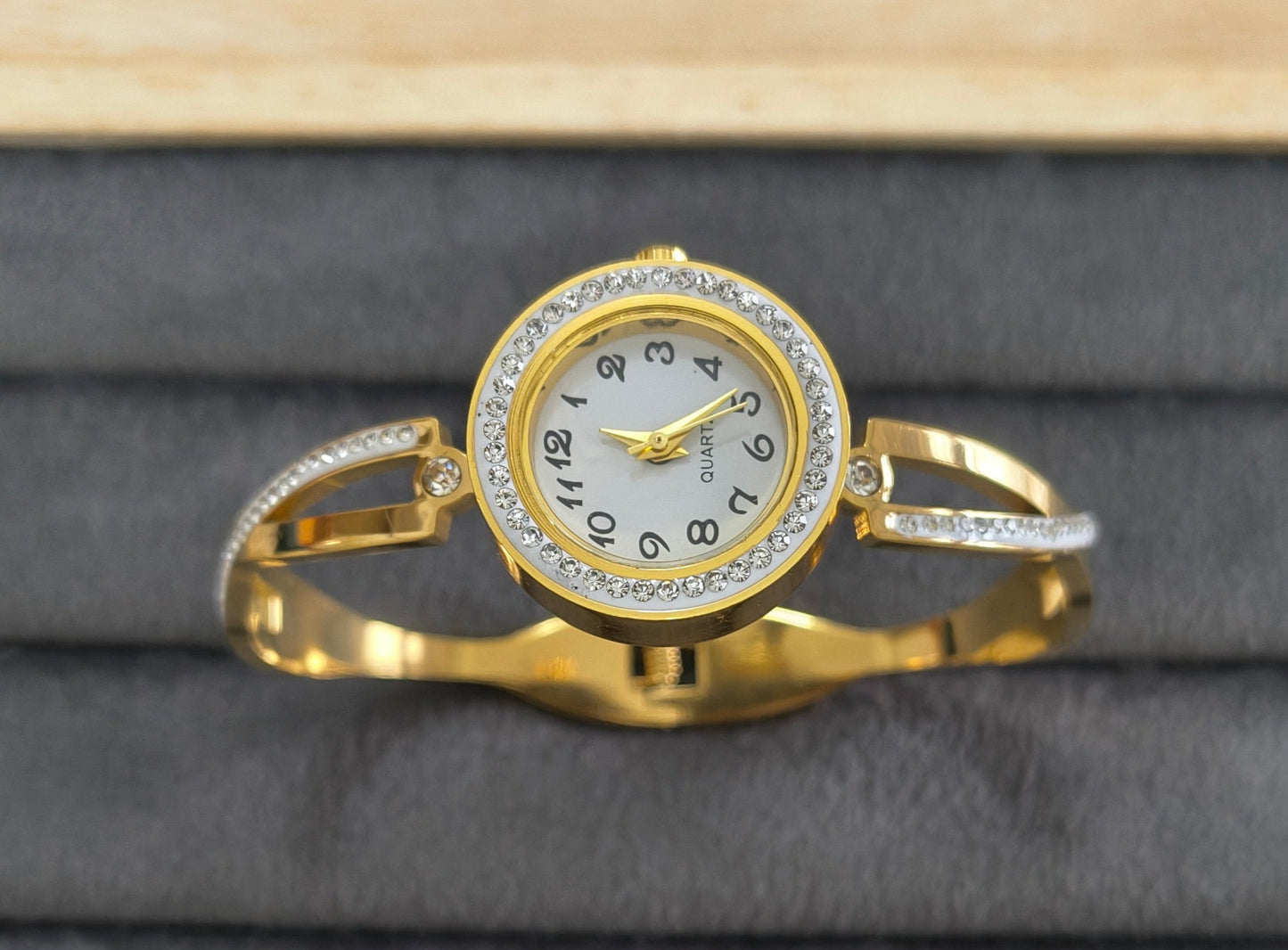 Antitarnish Elegant Bracelet Wrist Watch 18K Gold Plated