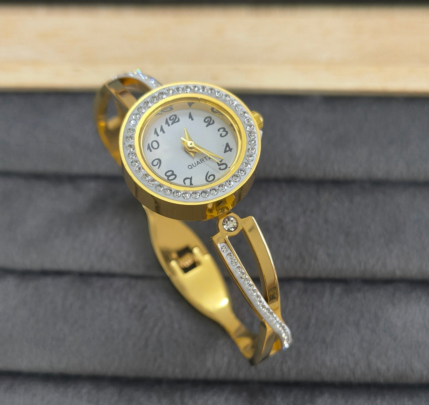 Antitarnish Elegant Bracelet Wrist Watch 18K Gold Plated
