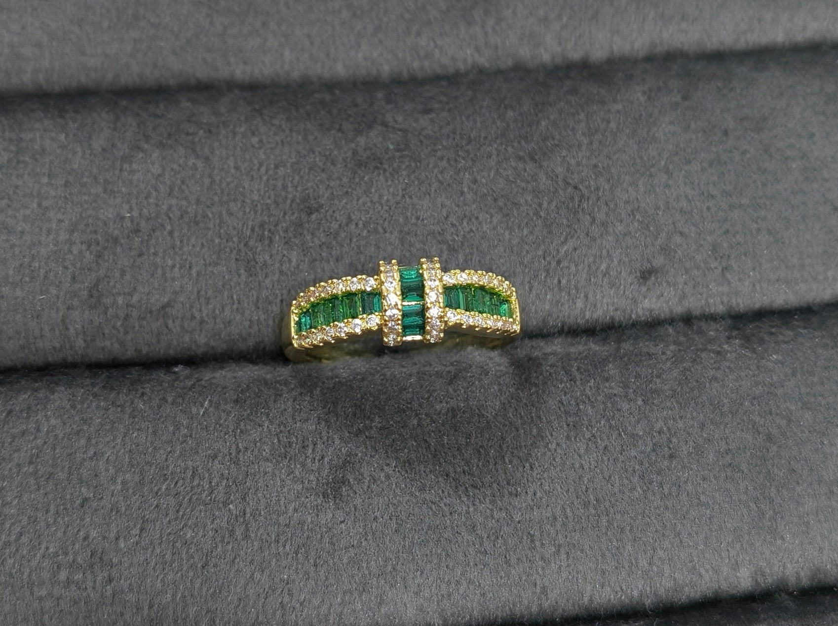 Antitarnish Emerald Green Stone Studded Vintage Ring