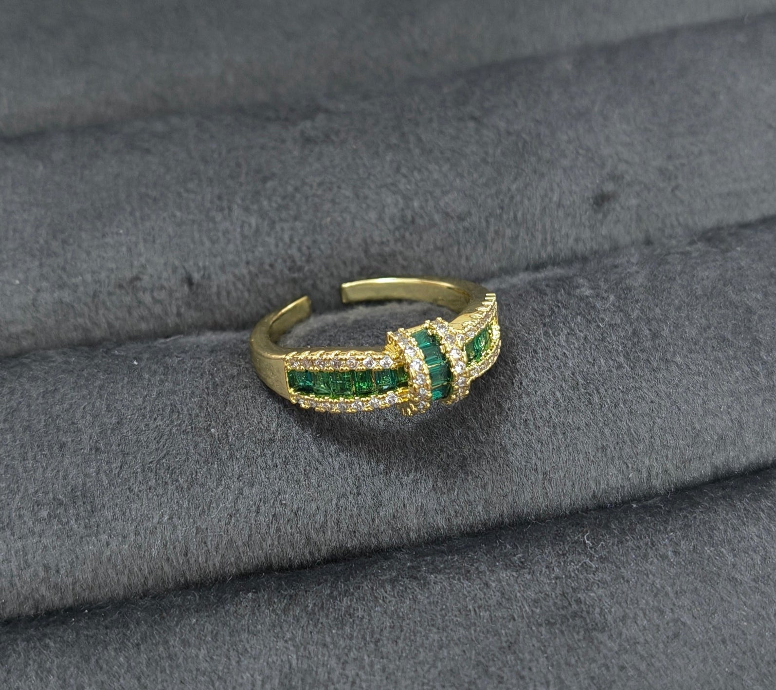 Antitarnish Emerald Green Stone Studded Vintage Ring