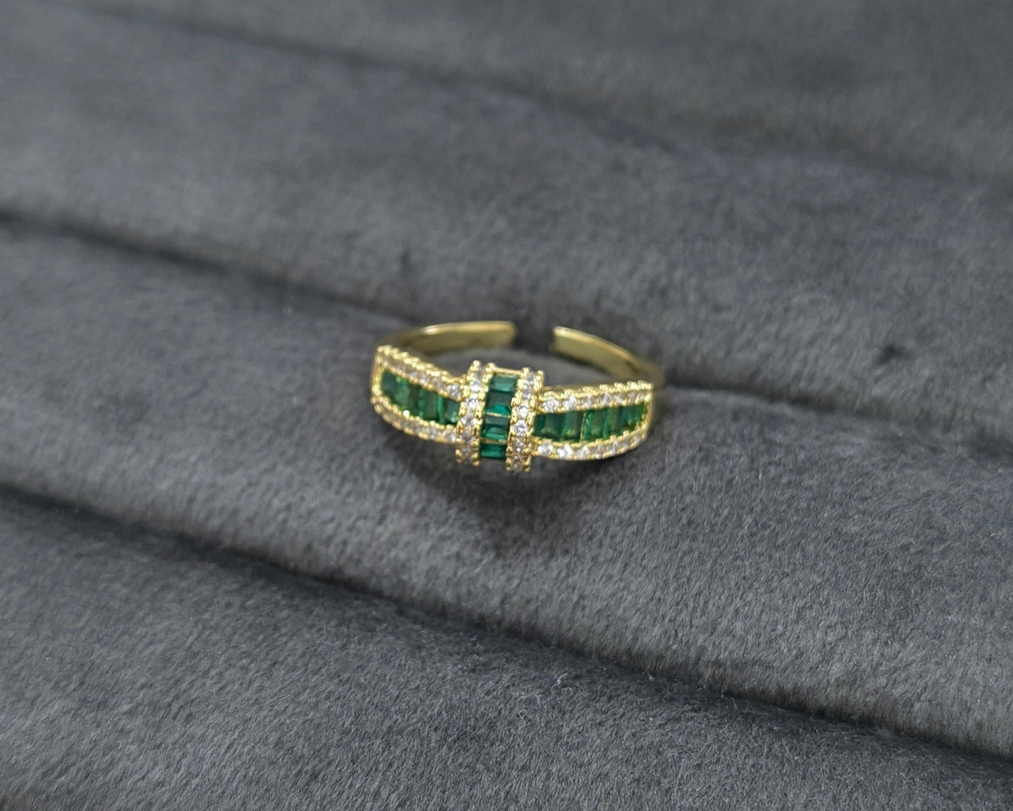 Antitarnish Emerald Green Stone Studded Vintage Ring