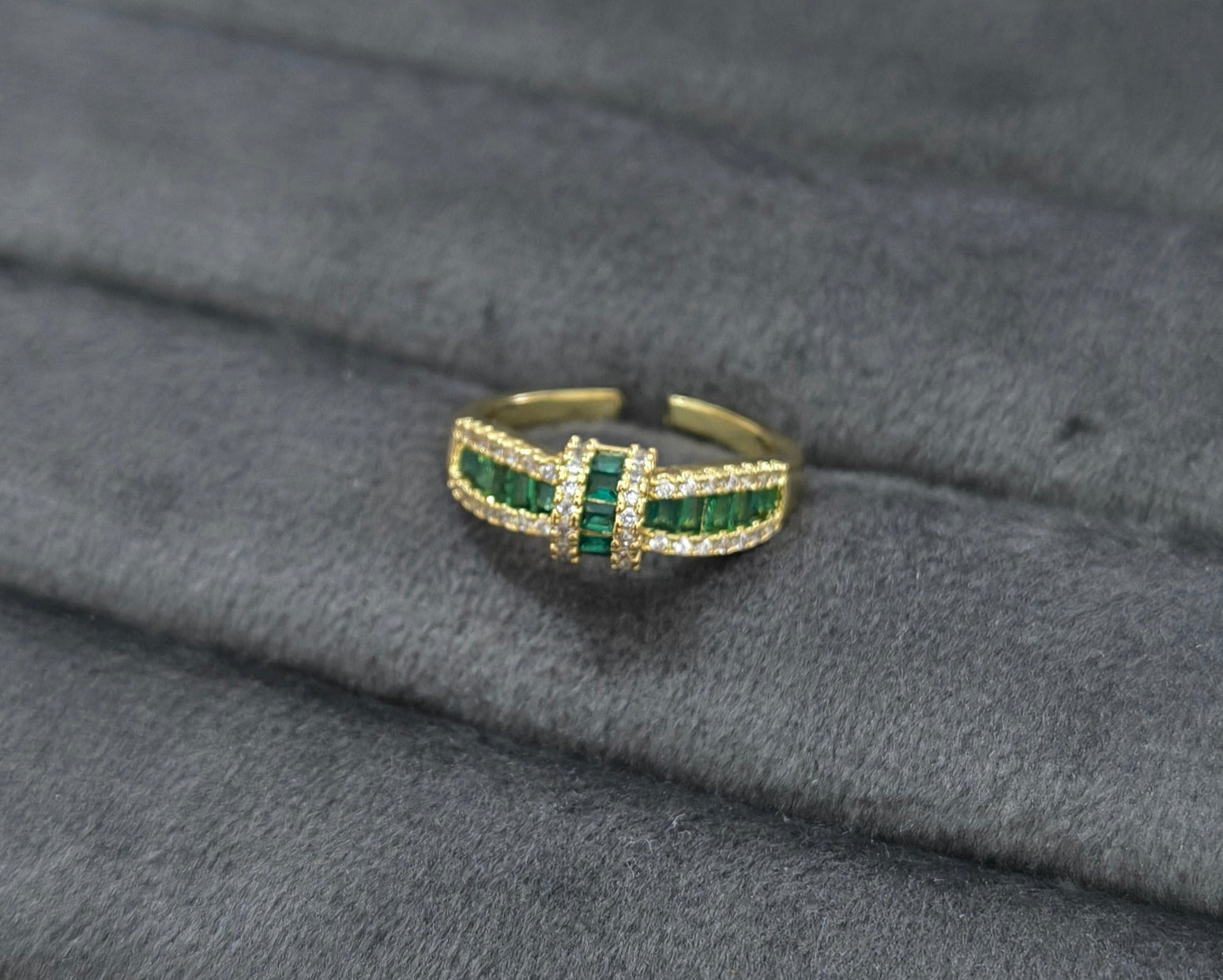 Antitarnish Emerald Green Stone Studded Vintage Ring
