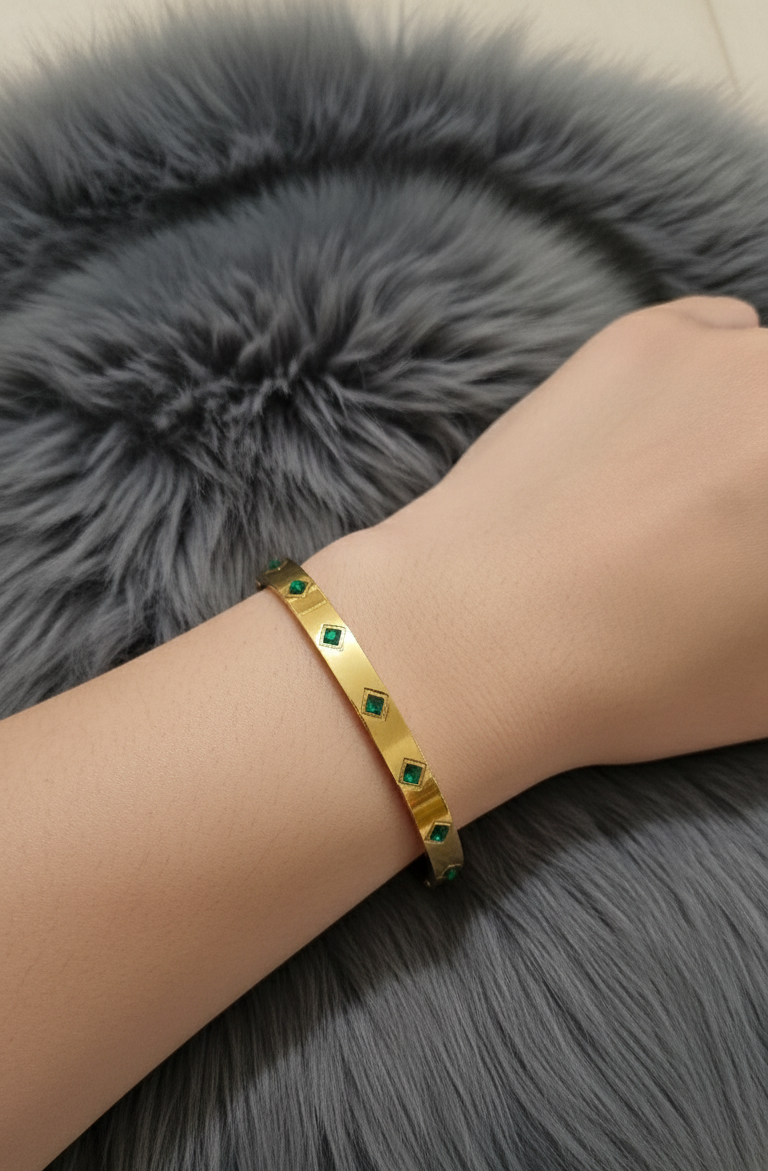 Antitarnish Emerald Stone Studded Bracelet 18K Gold Plated