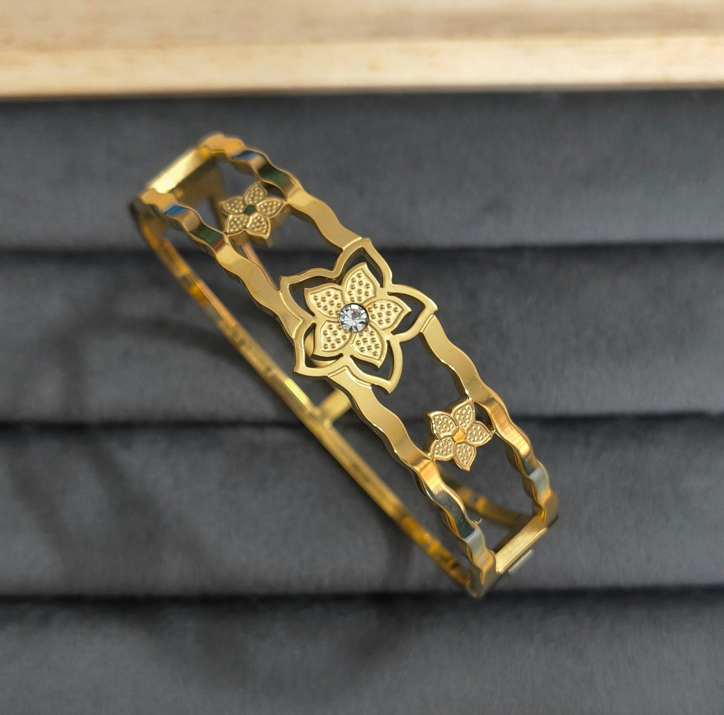 Antitarnish Fancy Floral Bracelet 18K Gold Plated