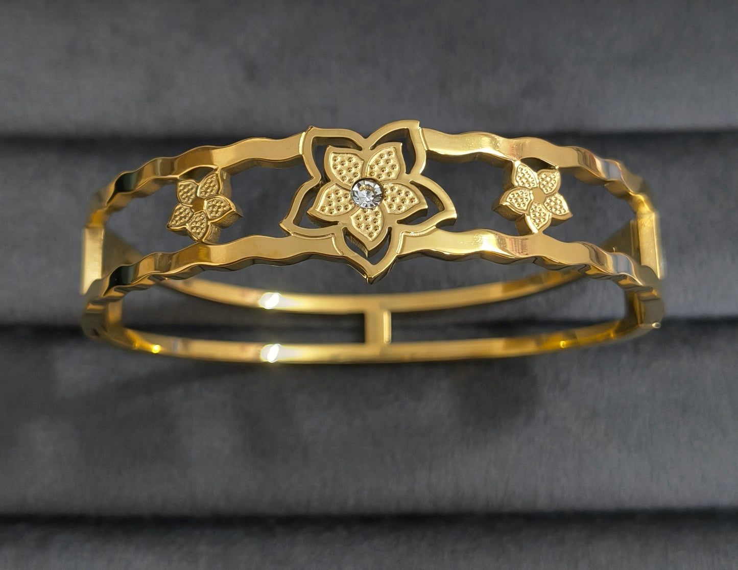 Antitarnish Fancy Floral Bracelet 18K Gold Plated