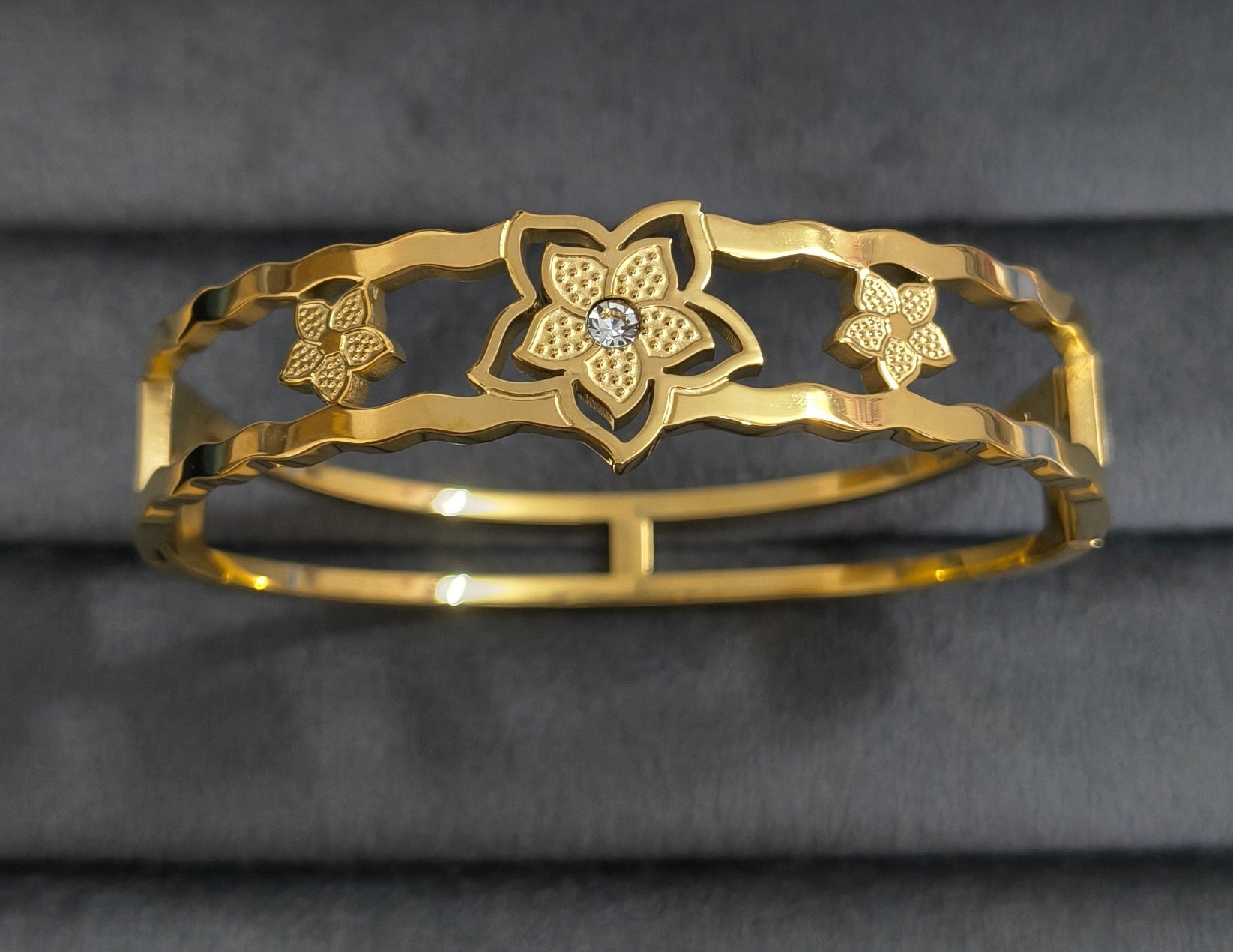 Antitarnish Fancy Floral Bracelet 18K Gold Plated