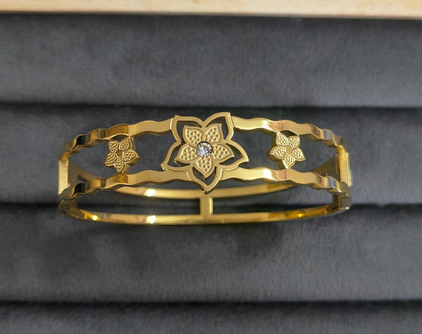 Antitarnish Fancy Floral Bracelet 18K Gold Plated