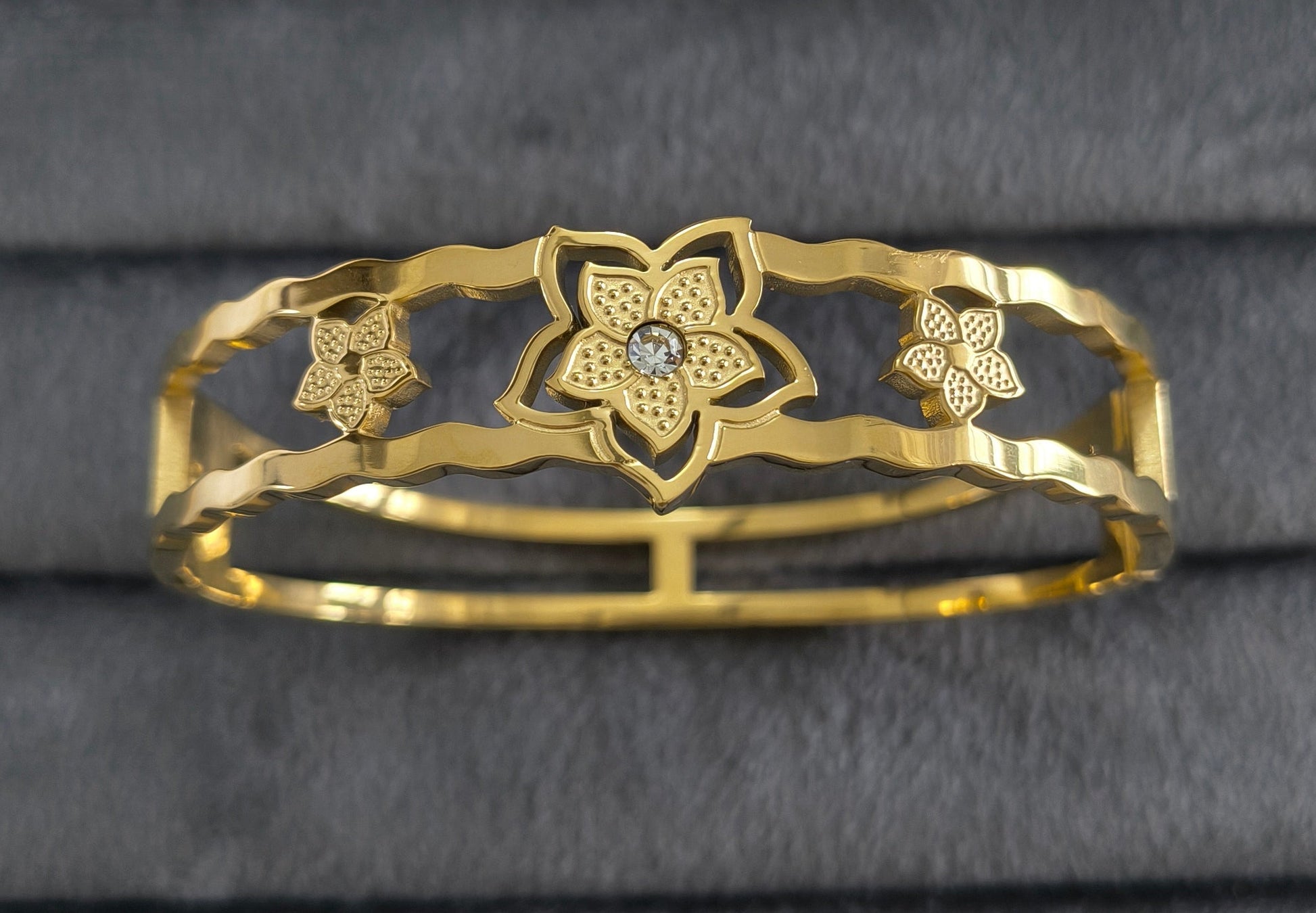 Antitarnish Fancy Floral Bracelet 18K Gold Plated