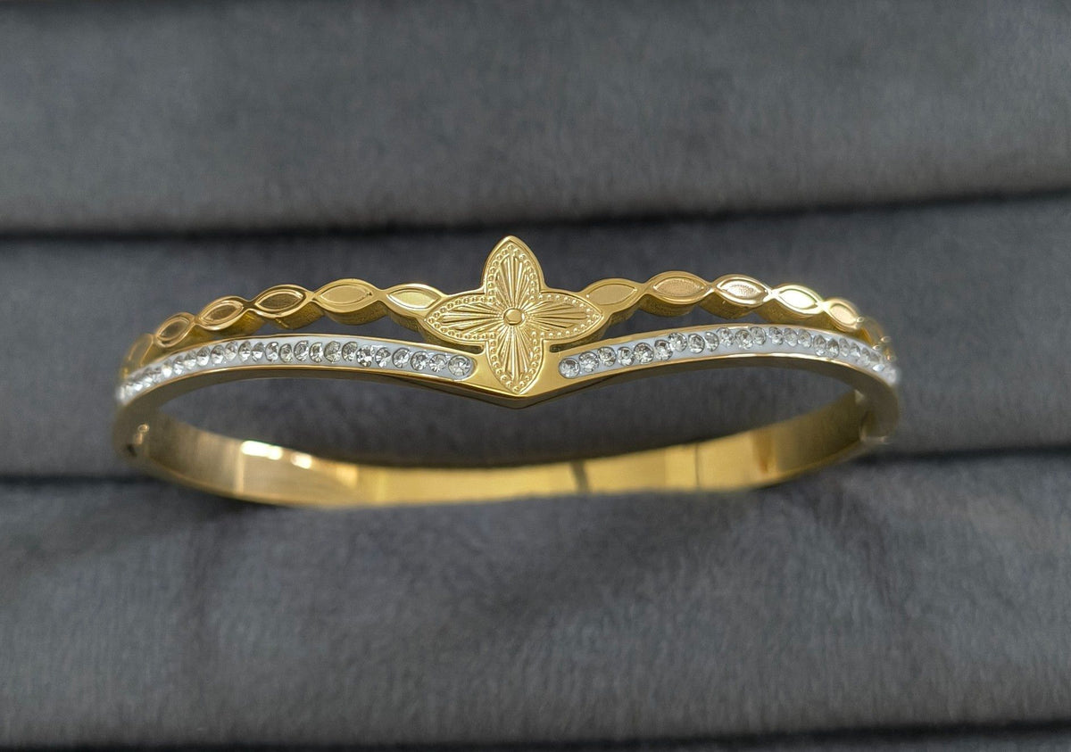 Antitarnish Floral Stone Studded Bracelet 18K Gold Plated