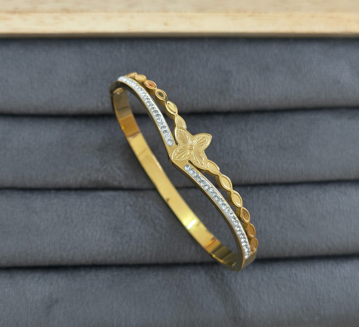 Antitarnish Floral Stone Studded Bracelet 18K Gold Plated