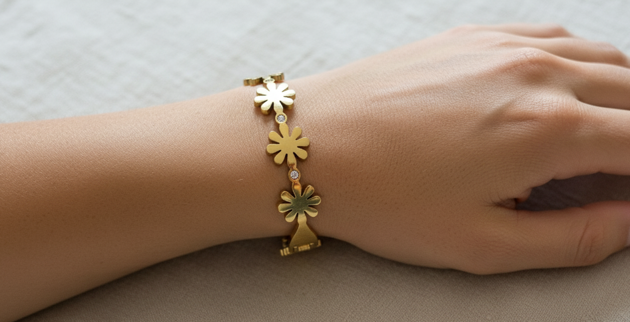 Antitarnish Floral Stone Studded Bracelet 18K Gold Plated