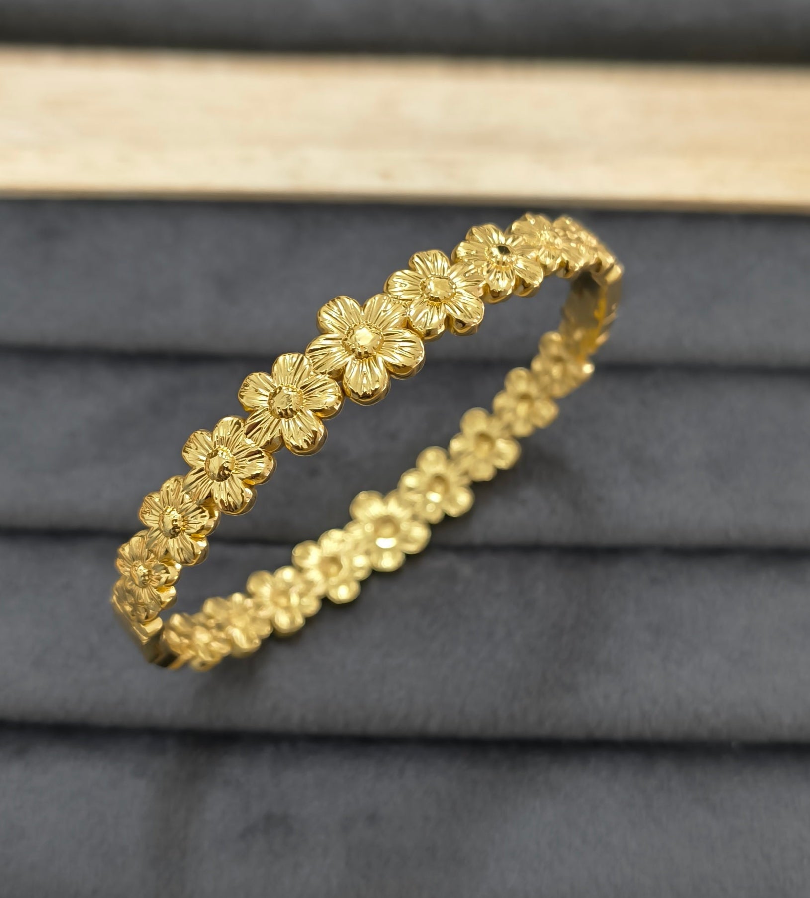 Antitarnish Full Circle Floral Bracelet 18K Gold Plated