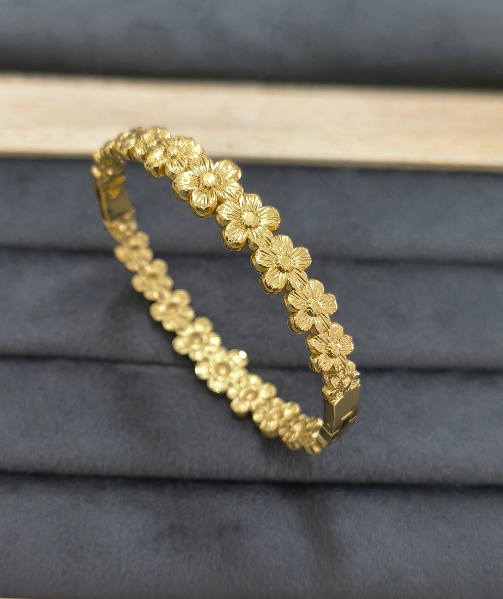Antitarnish Full Circle Floral Bracelet 18K Gold Plated