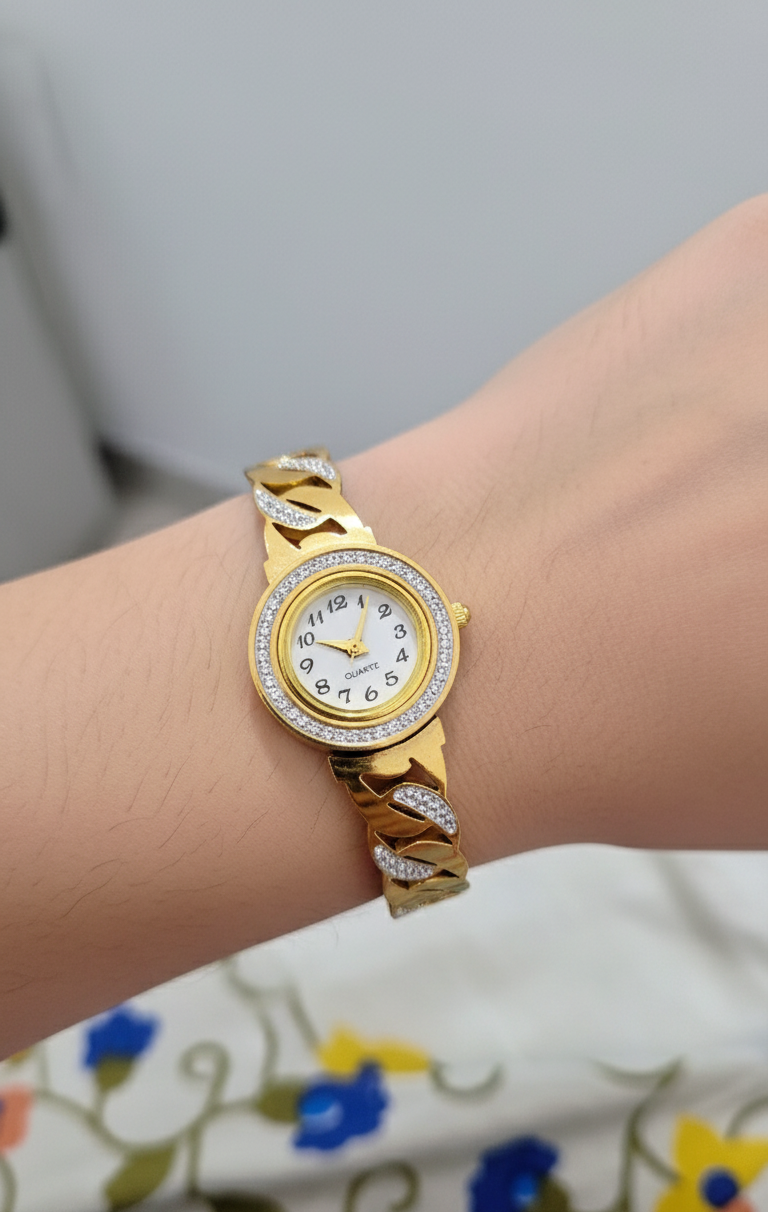 Antitarnish Luxurious Openable Bracelet Watch 18K Gold Plated