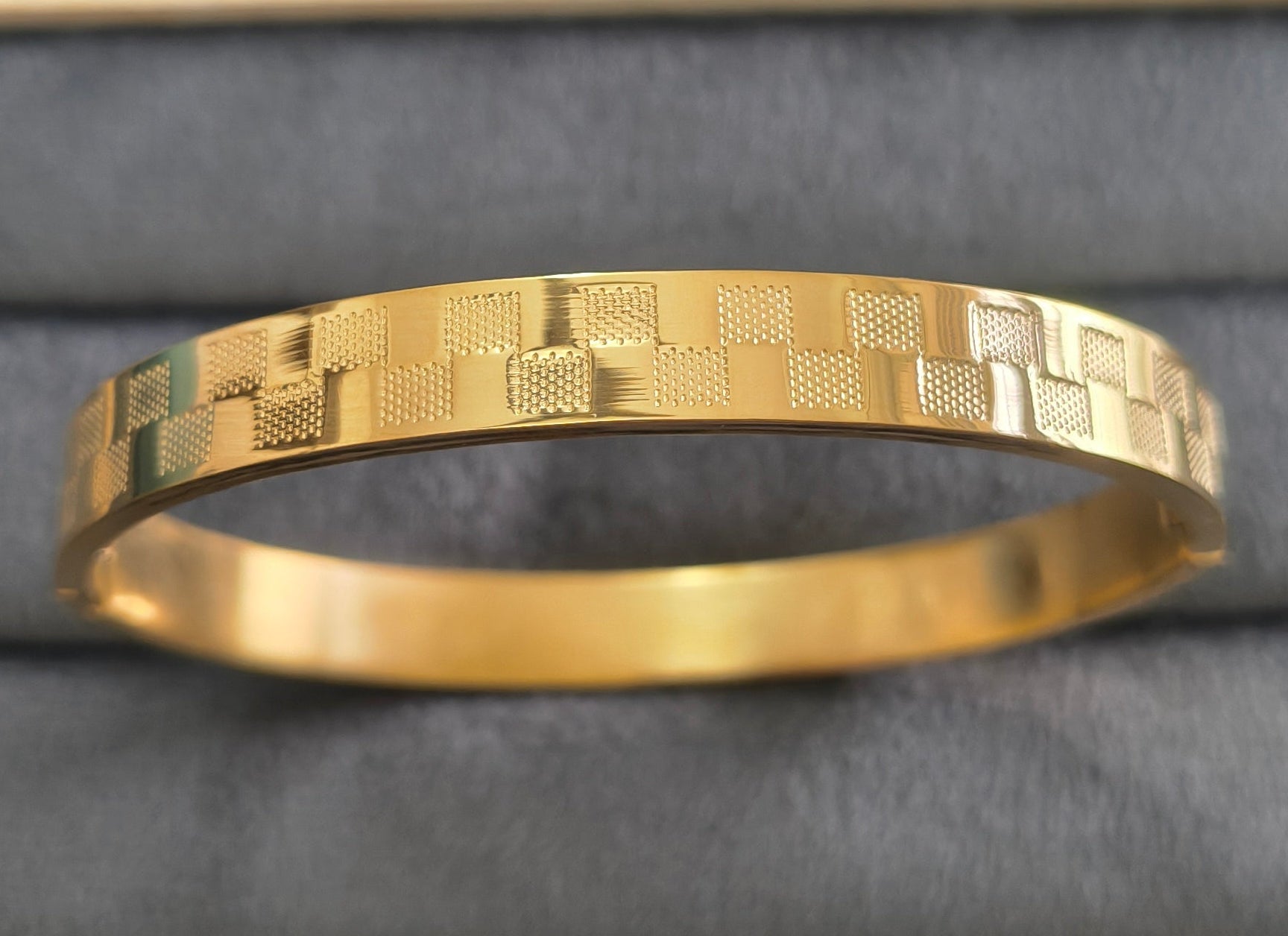 Antitarnish Men's Bracelet 18K Gold Plated Checks Pattern