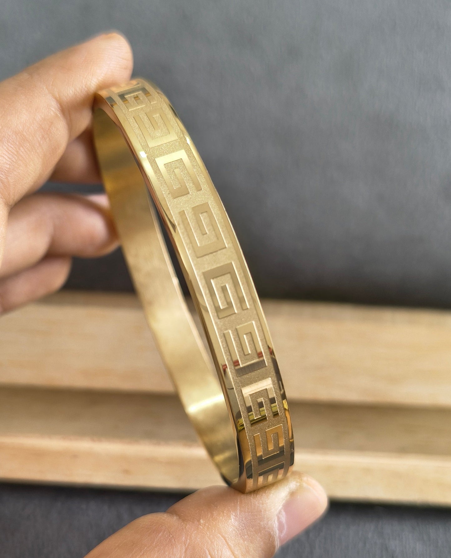 Antitarnish Men's Bracelet 18K Gold Plated G Pattern