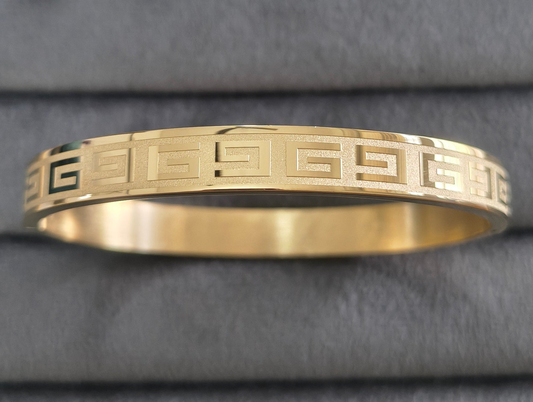 Antitarnish Men's Bracelet 18K Gold Plated G Pattern