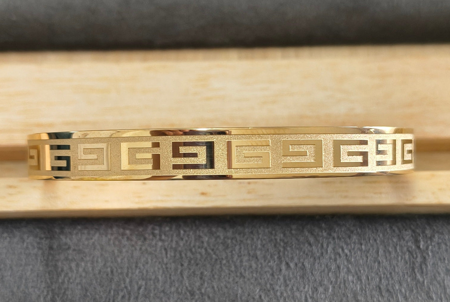 Antitarnish Men's Bracelet 18K Gold Plated G Pattern