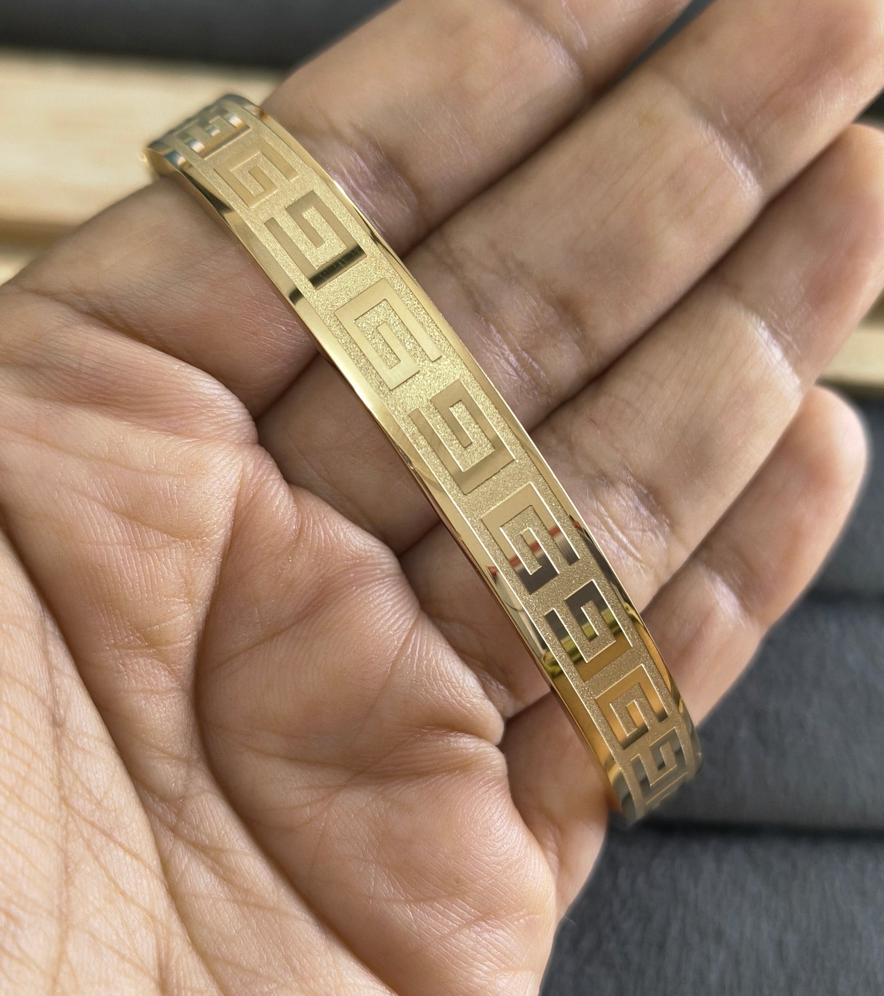 Antitarnish Men's Bracelet 18K Gold Plated G Pattern