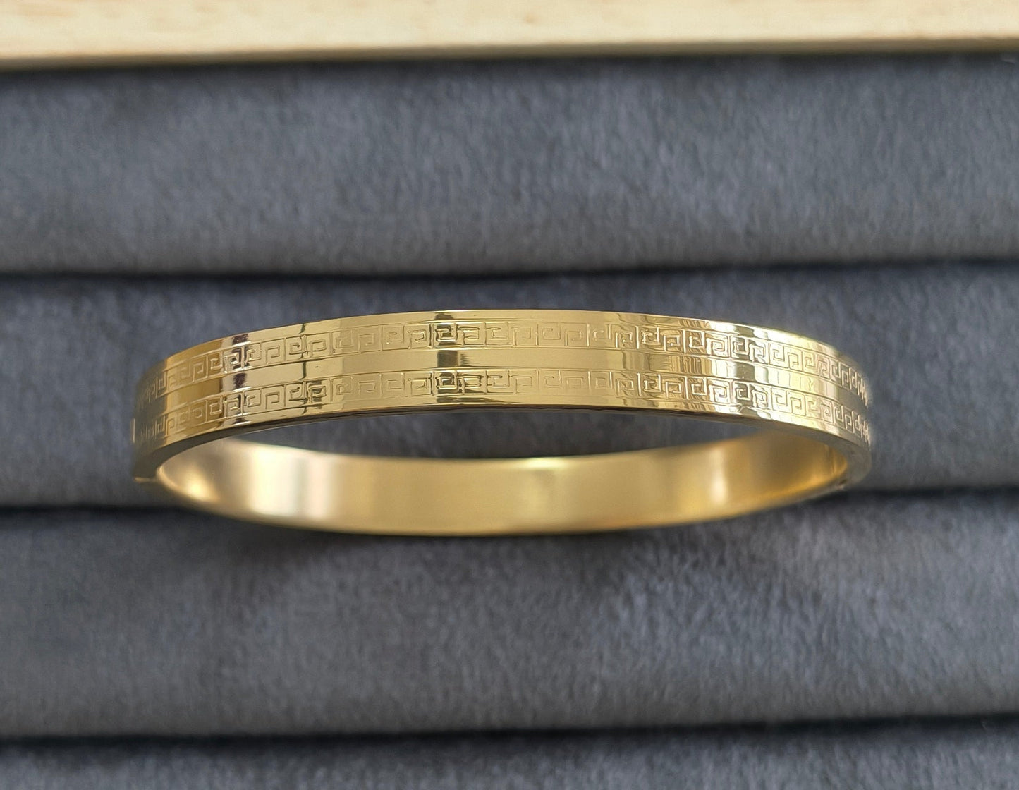 Antitarnish Men's Bracelet 18K Gold Plated Linear Pattern