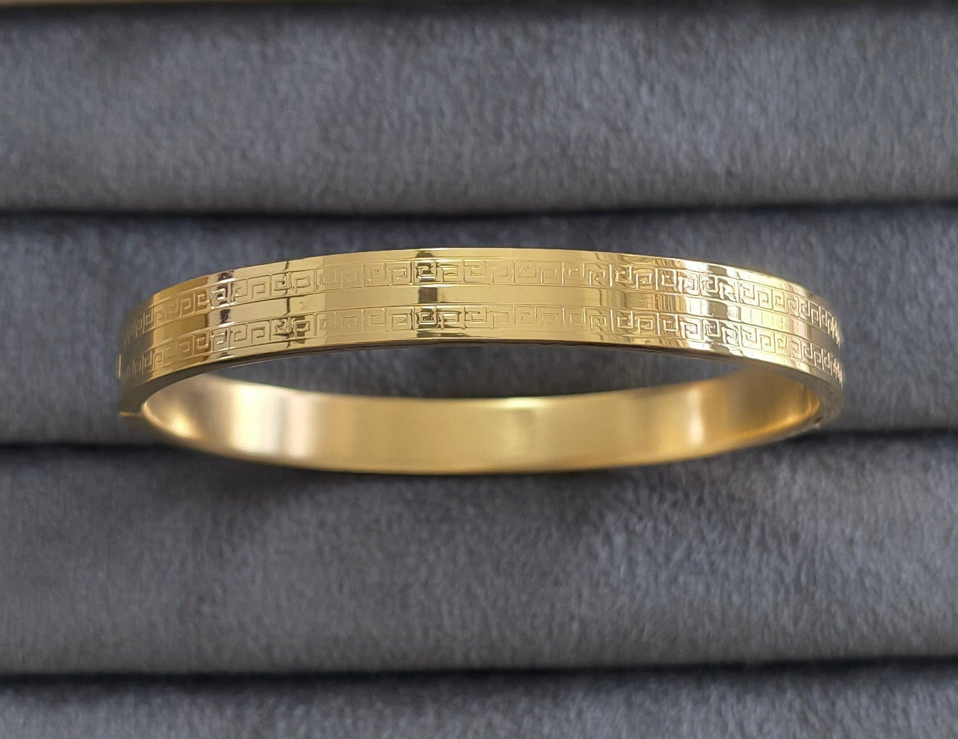 Antitarnish Men's Bracelet 18K Gold Plated Linear Pattern