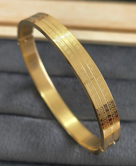 Antitarnish Men's Bracelet 18K Gold Plated Linear Pattern