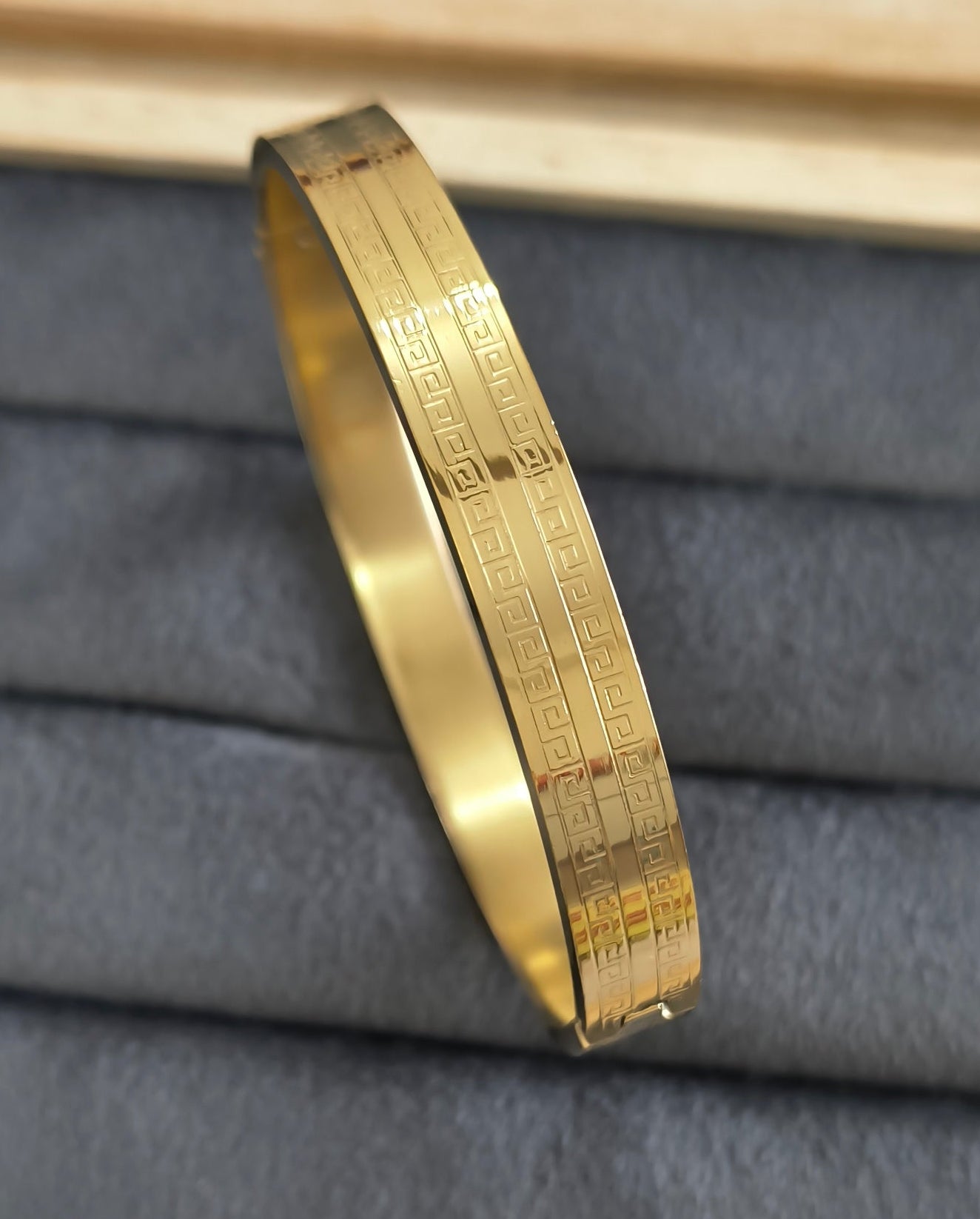 Antitarnish Men's Bracelet 18K Gold Plated Linear Pattern