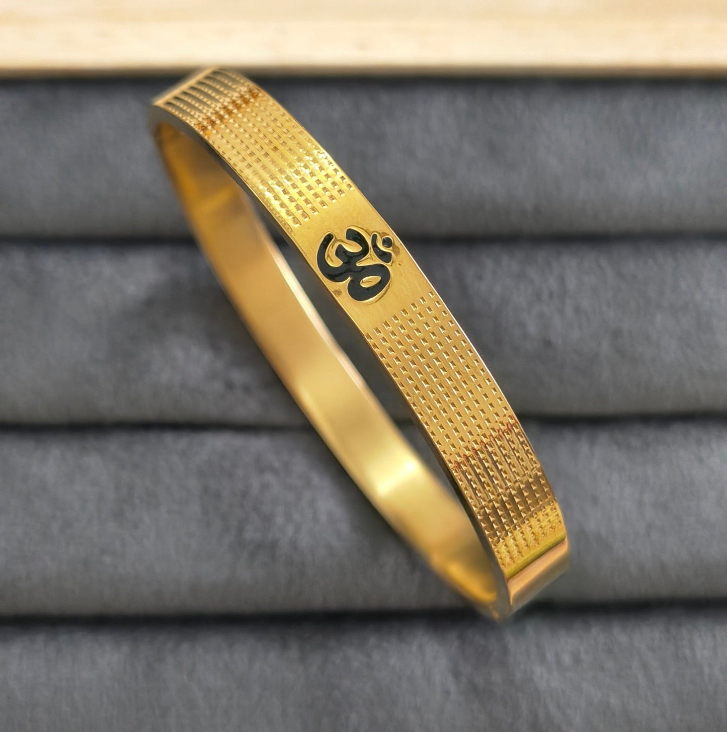 Antitarnish Men's Bracelet 18K Gold Plated Om Kada