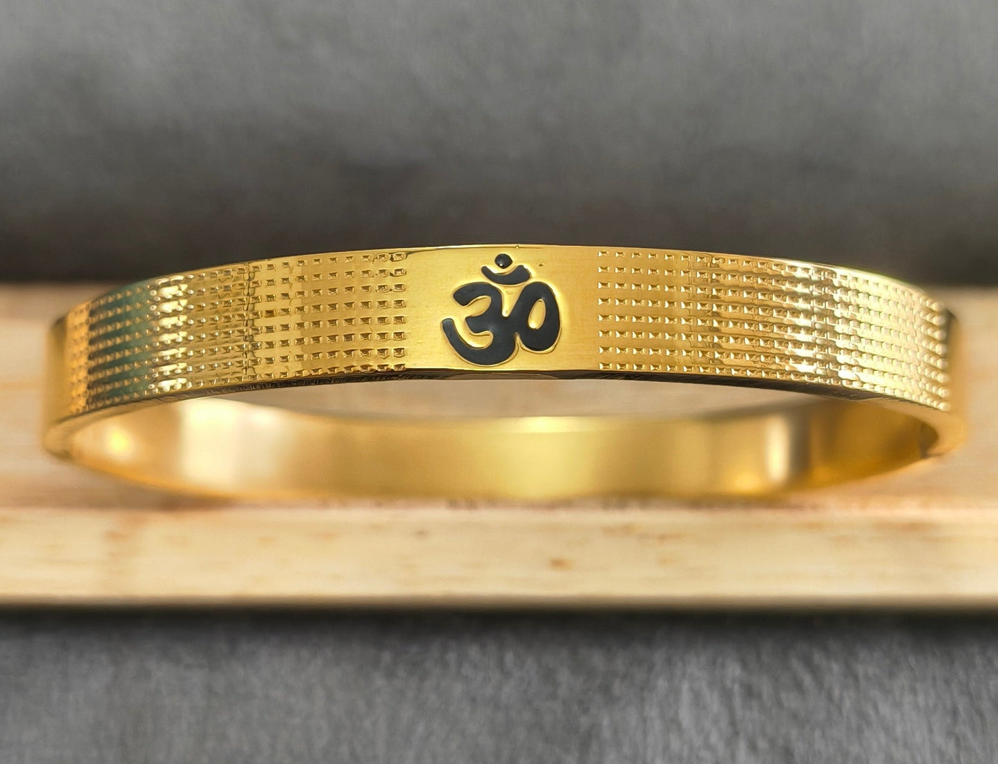 Antitarnish Men's Bracelet 18K Gold Plated Om Kada