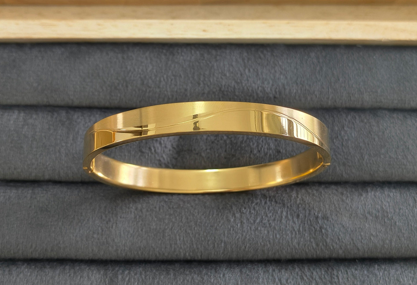 Antitarnish Men's Bracelet 18K Gold Plated Wavy Pattern