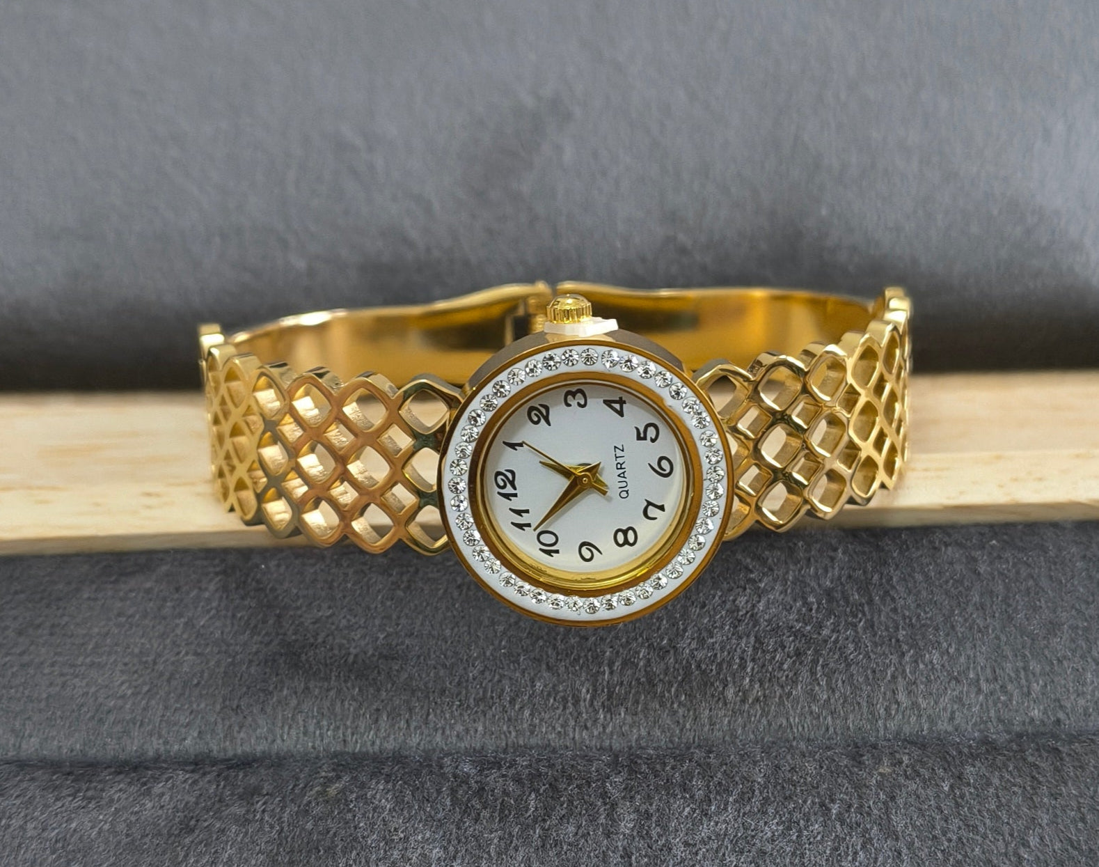 Antitarnish Mesh Design Bracelet Wrist Watch 18K Gold Plated