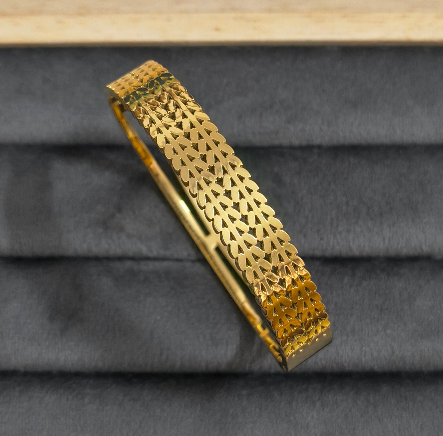 Antitarnish Minimalistic Bracelet 18K Gold Plated
