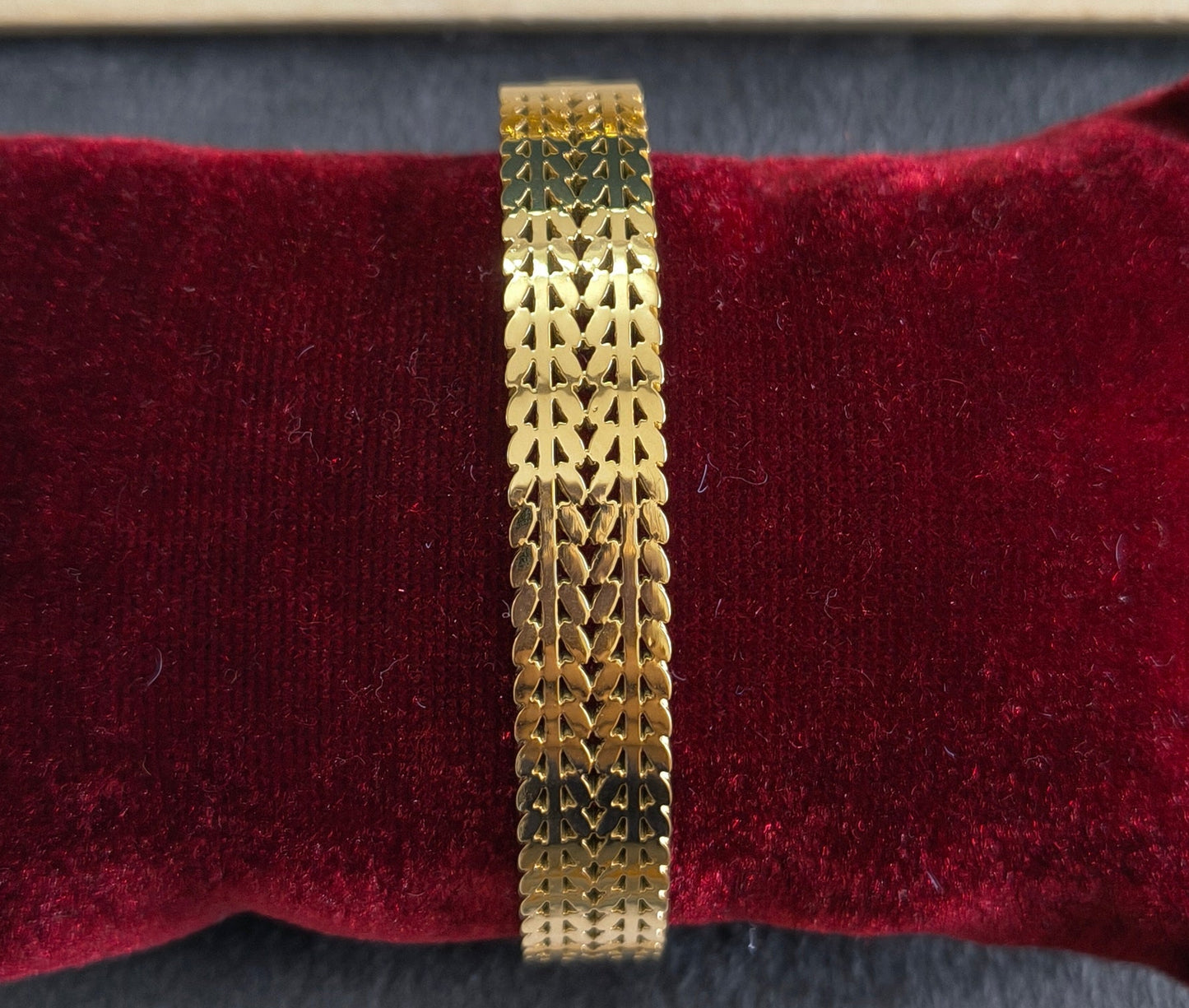 Antitarnish Minimalistic Bracelet 18K Gold Plated