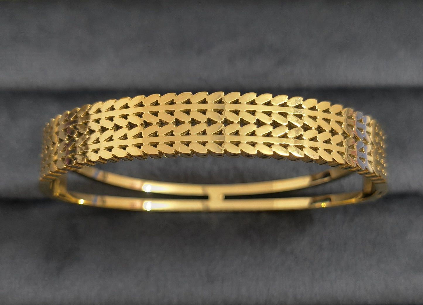 Antitarnish Minimalistic Bracelet 18K Gold Plated
