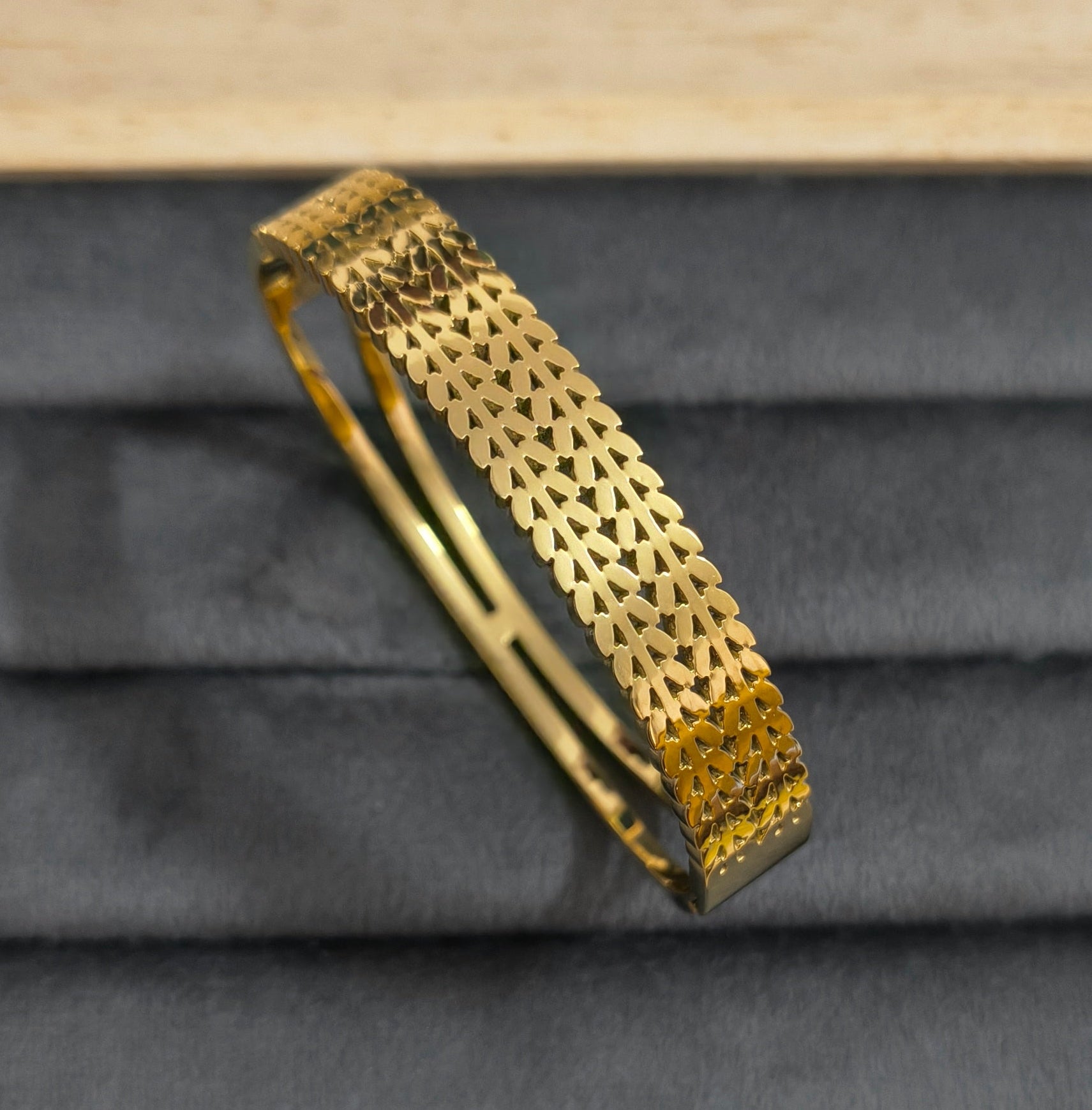 Antitarnish Minimalistic Bracelet 18K Gold Plated