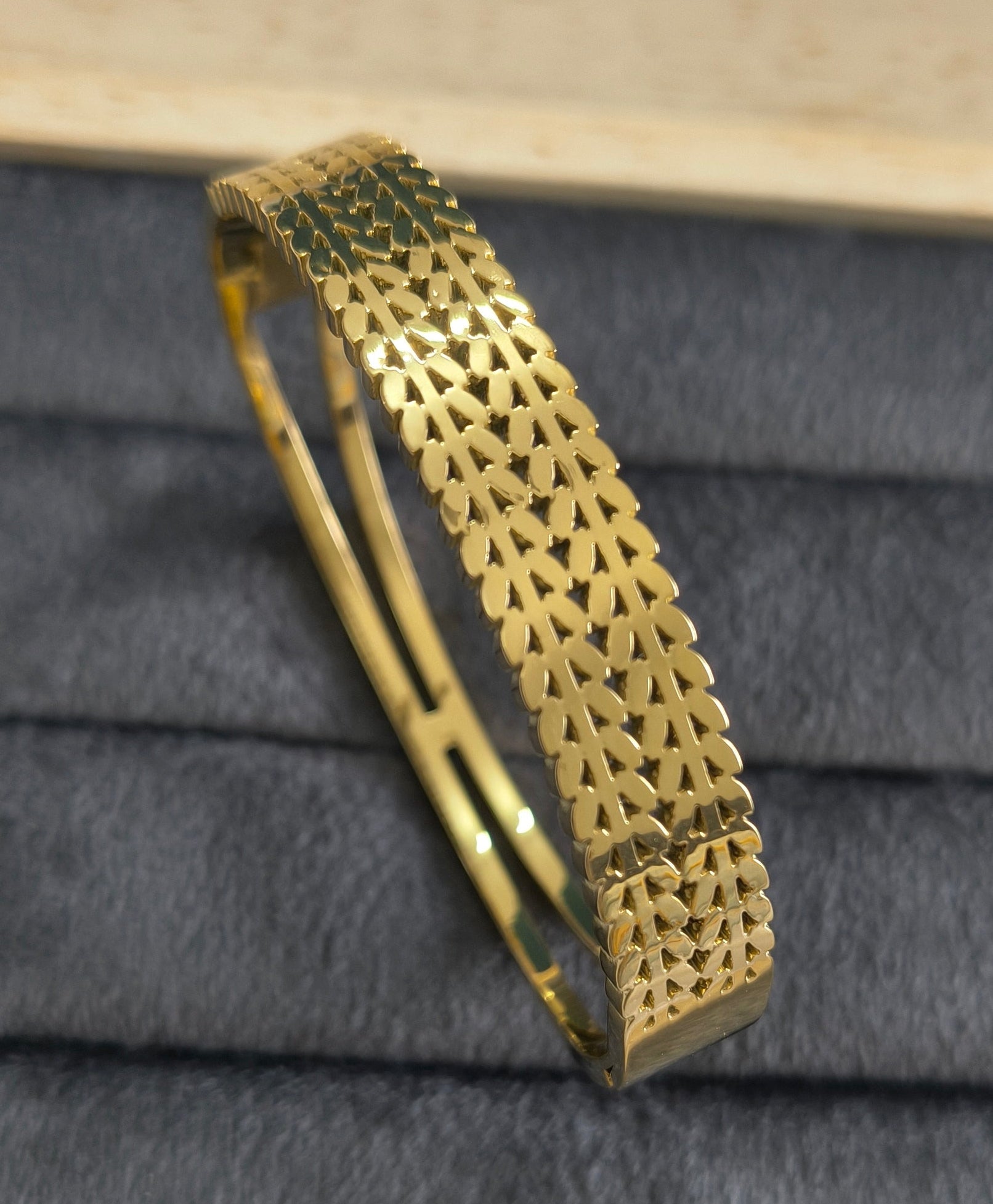 Antitarnish Minimalistic Bracelet 18K Gold Plated