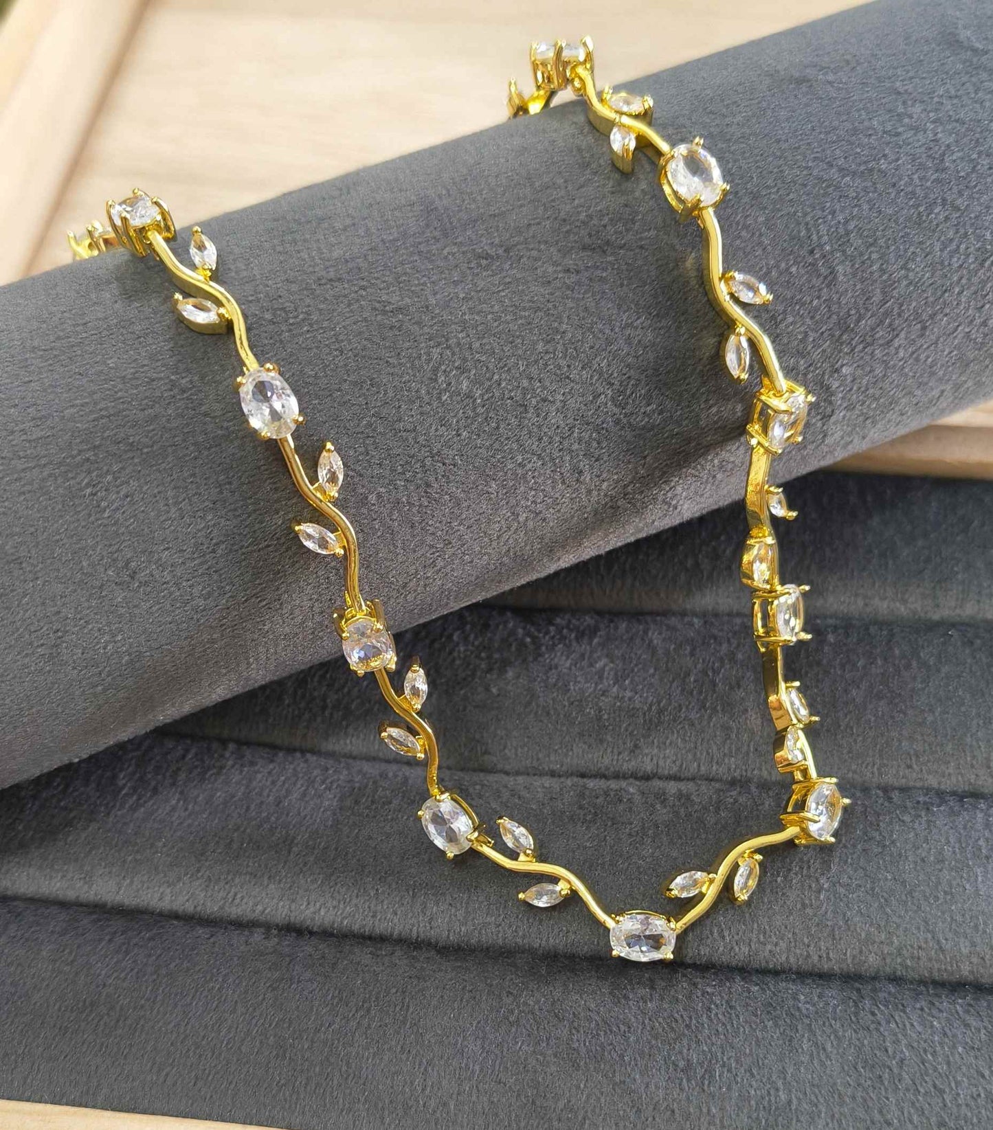 Antitarnish Necklace Sparkling Tulip Blossom 18K Gold Plated