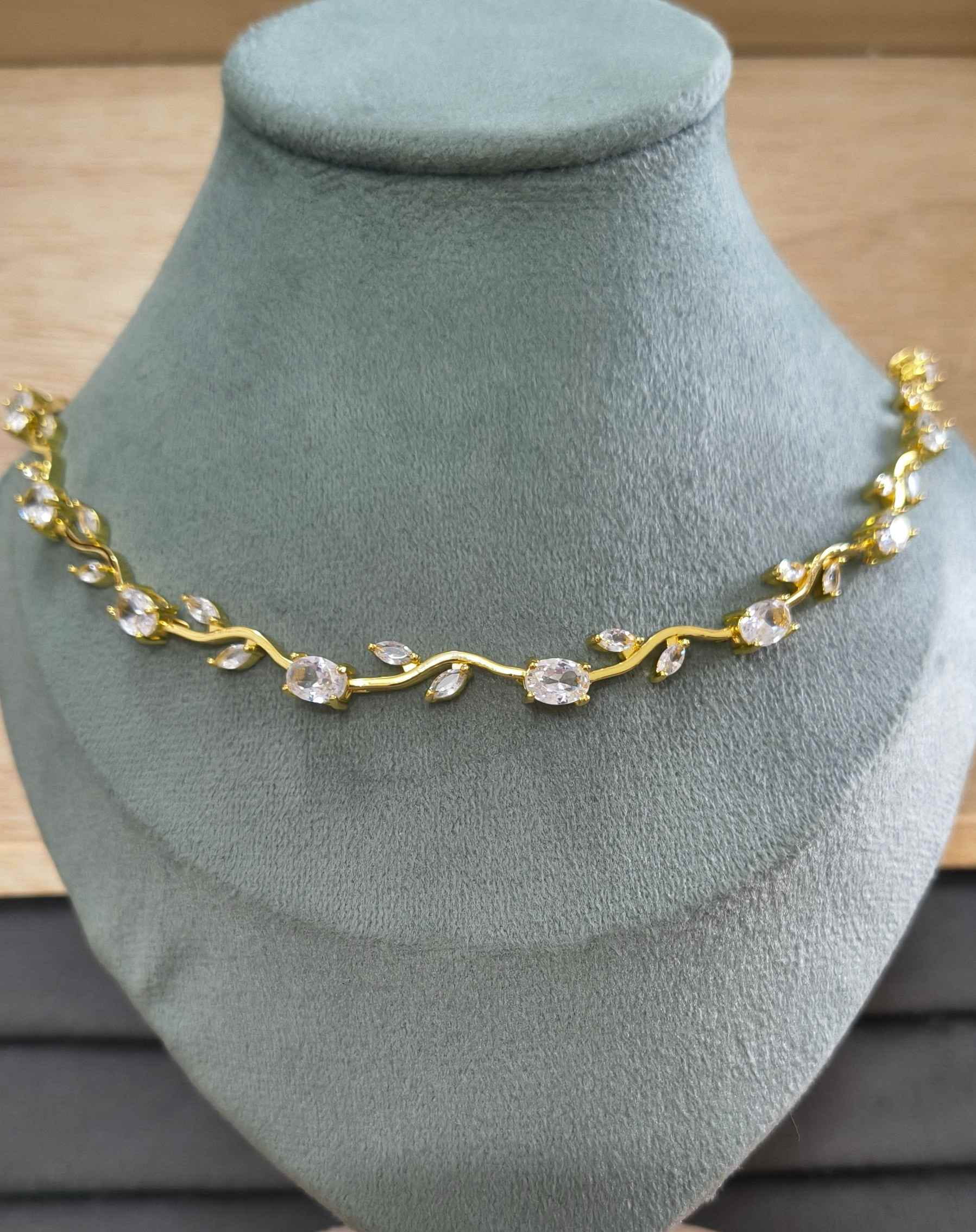 Antitarnish Necklace Sparkling Tulip Blossom 18K Gold Plated