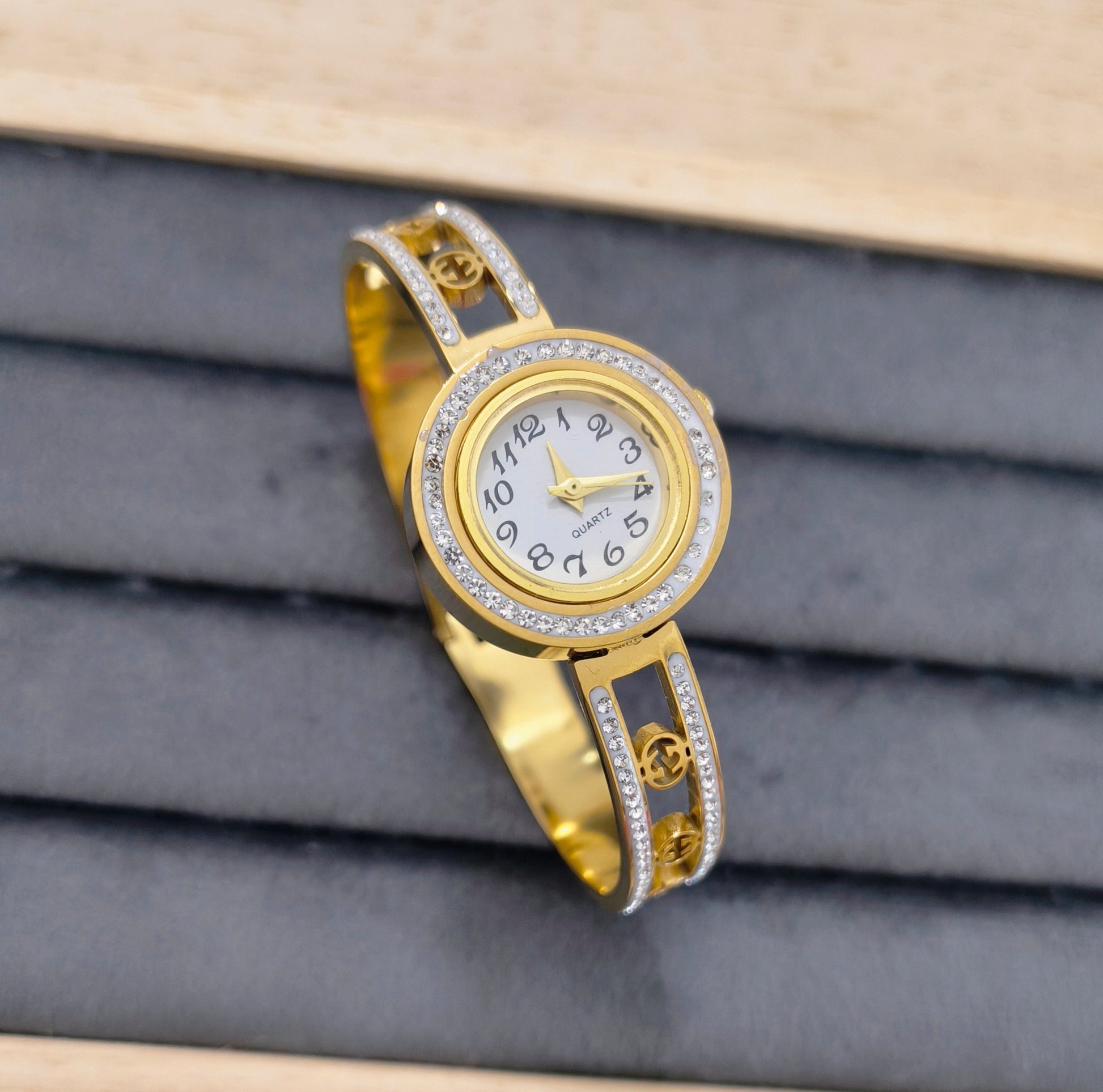 Antitarnish Premium Stylish Openable Bracelet Watch 18K Gold Plated