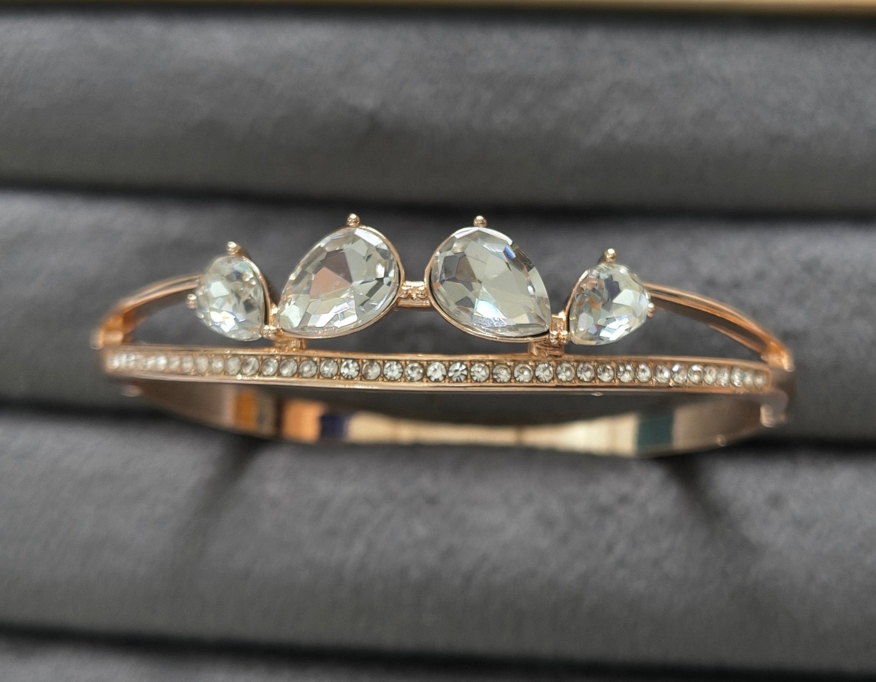 Antitarnish Shiny Stone Studded Bracelet 18K Gold Plated