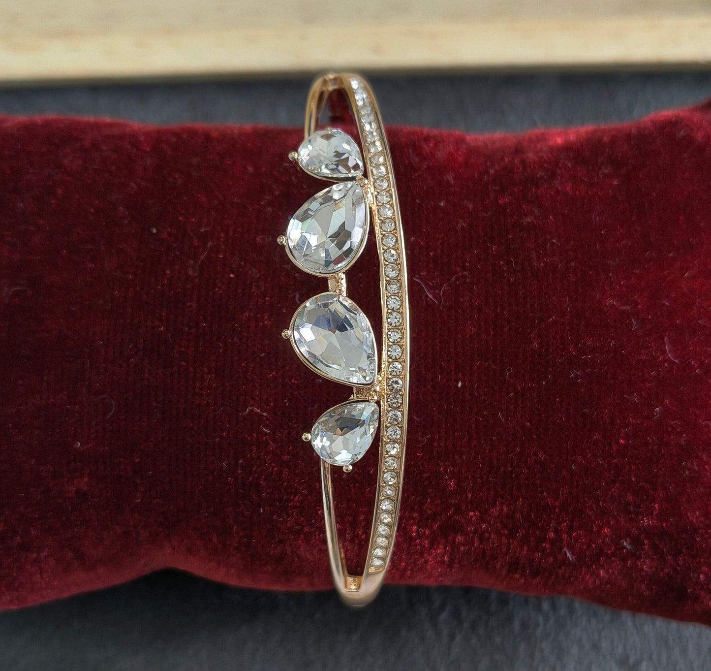 Antitarnish Shiny Stone Studded Bracelet 18K Gold Plated