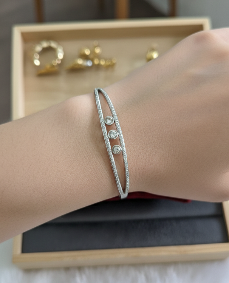 Antitarnish Shiny Stone Studded Bracelet Silver Plated