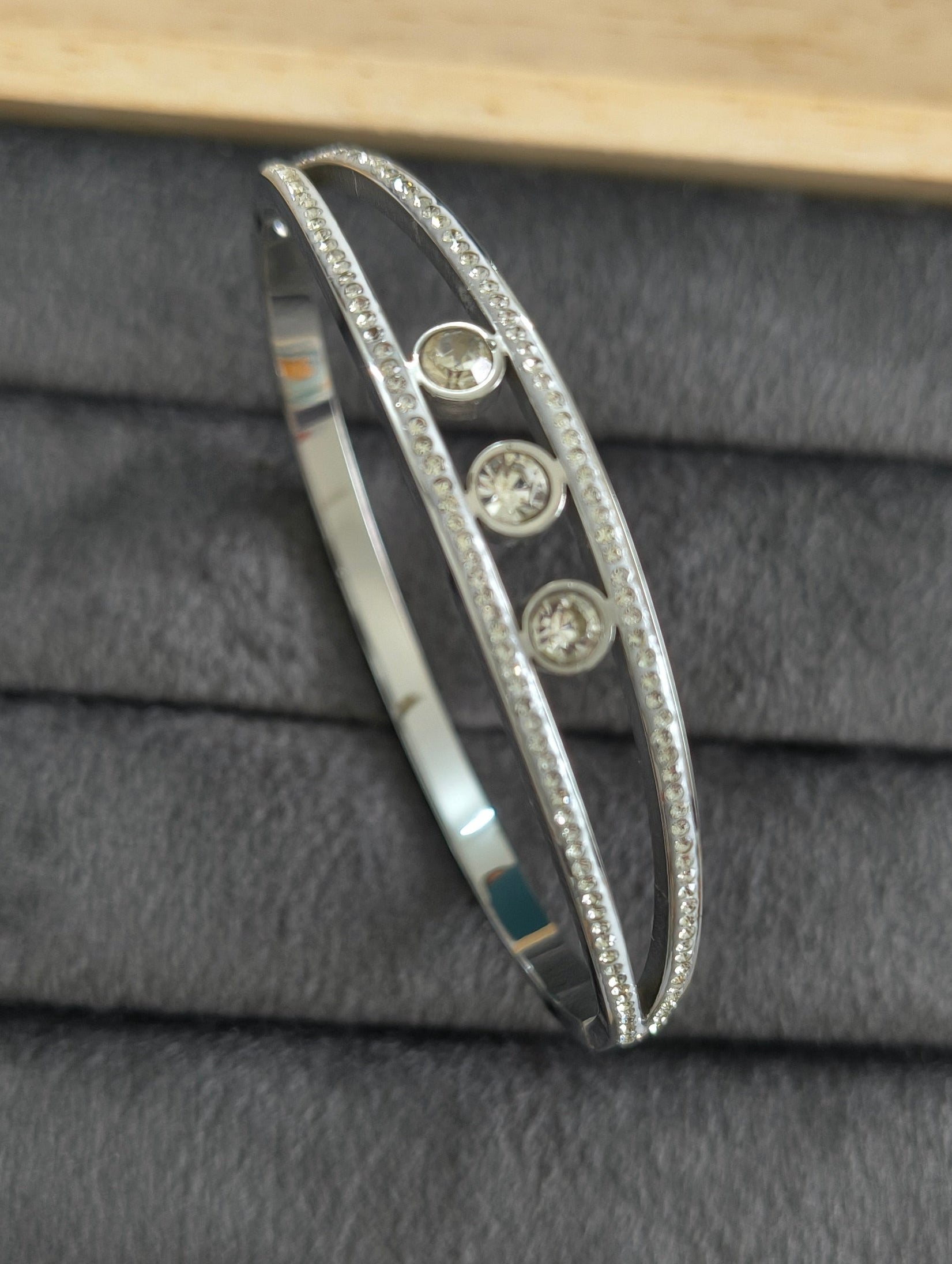 Antitarnish Shiny Stone Studded Bracelet Silver Plated