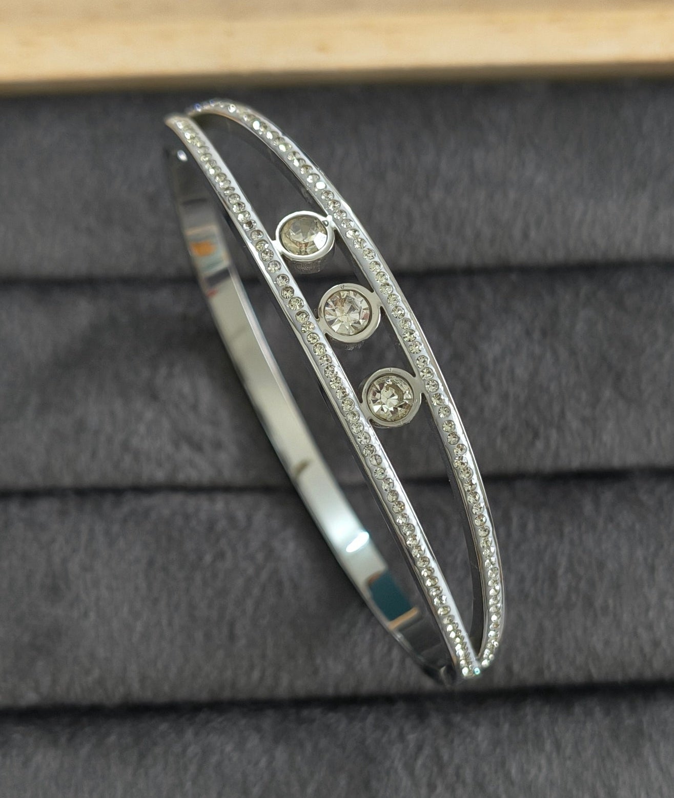 Antitarnish Shiny Stone Studded Bracelet Silver Plated