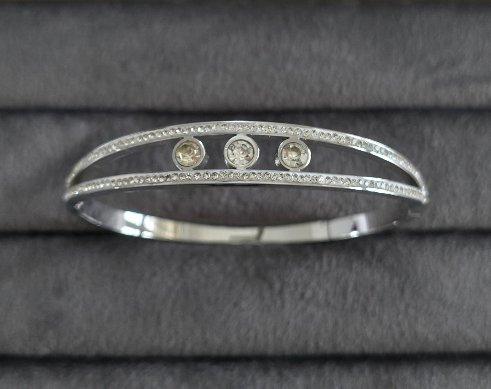 Antitarnish Shiny Stone Studded Bracelet Silver Plated