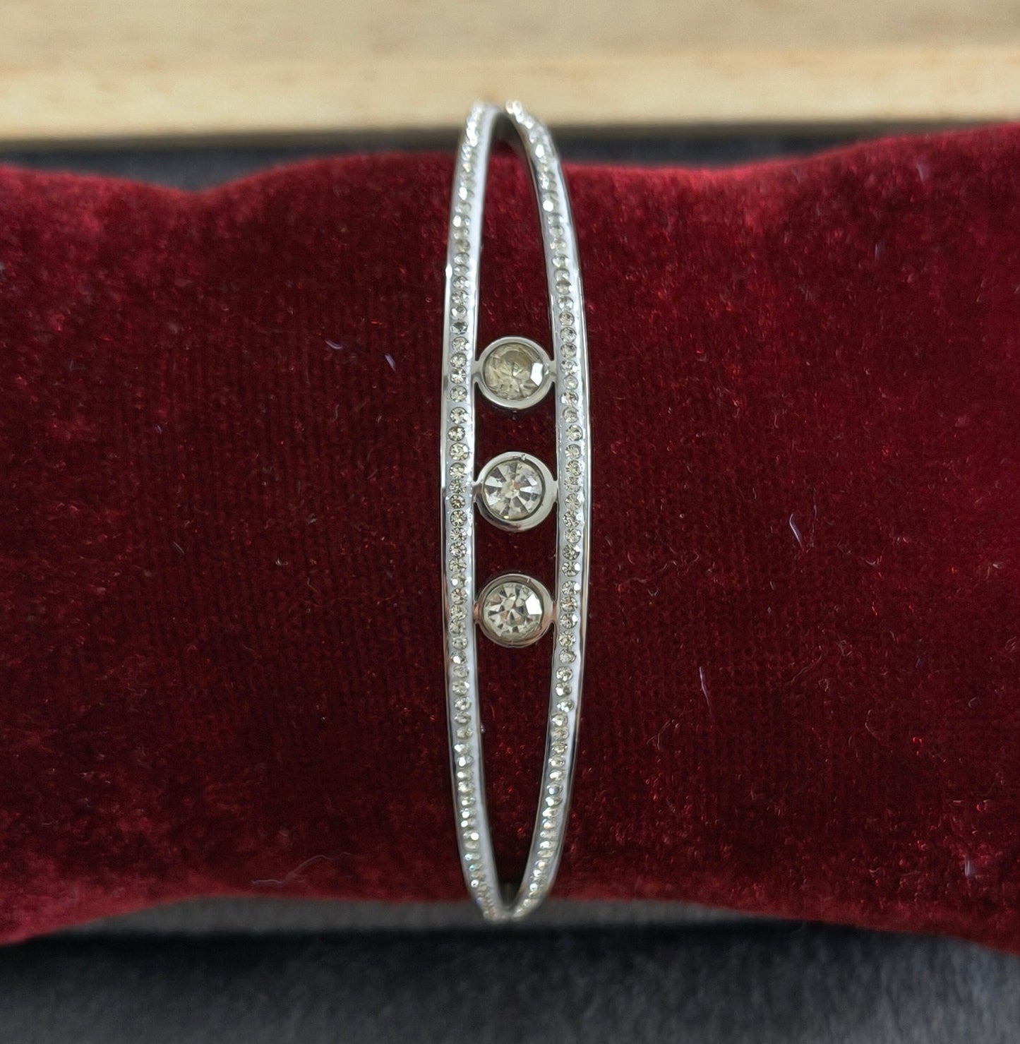 Antitarnish Shiny Stone Studded Bracelet Silver Plated