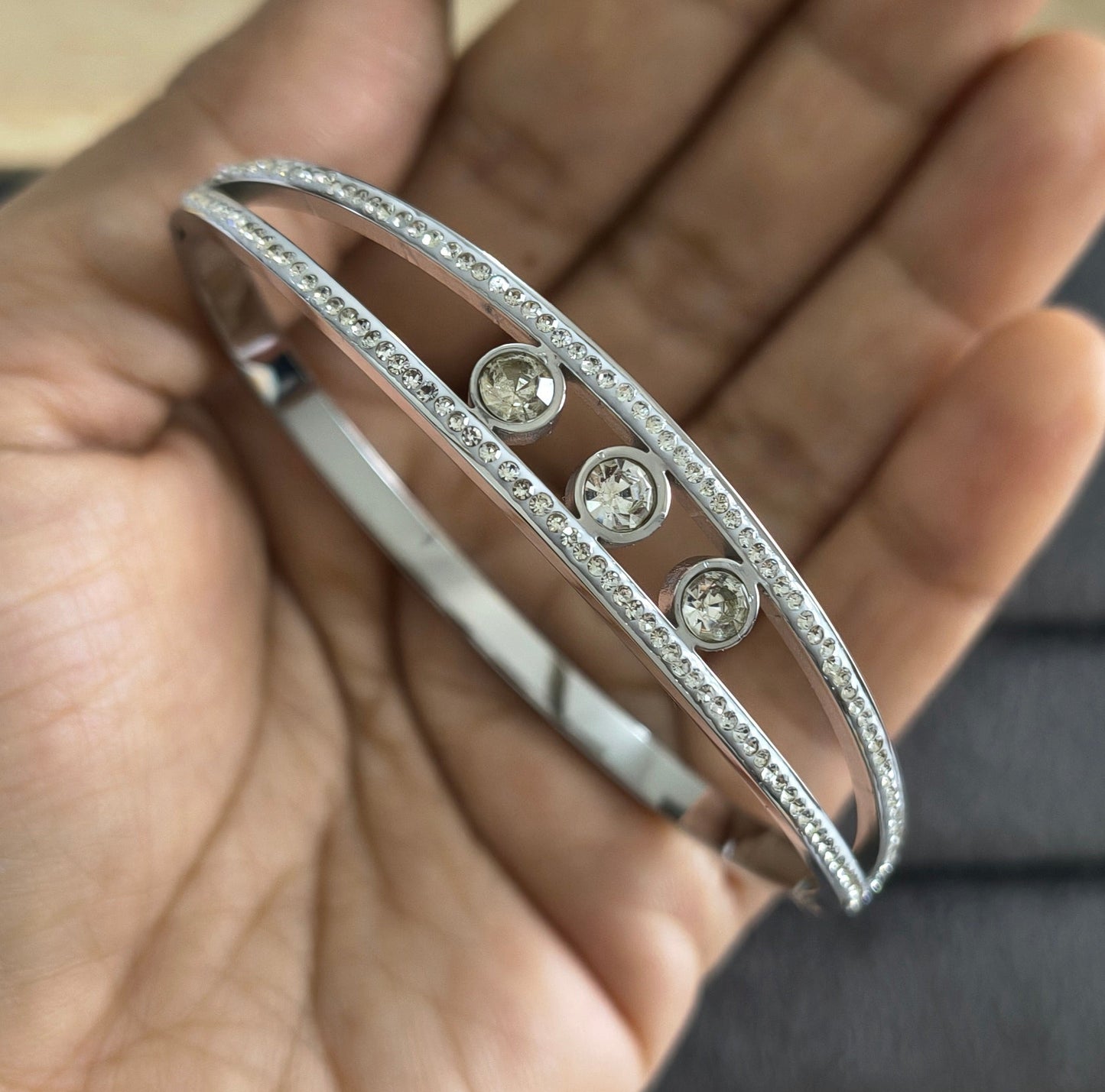 Antitarnish Shiny Stone Studded Bracelet Silver Plated