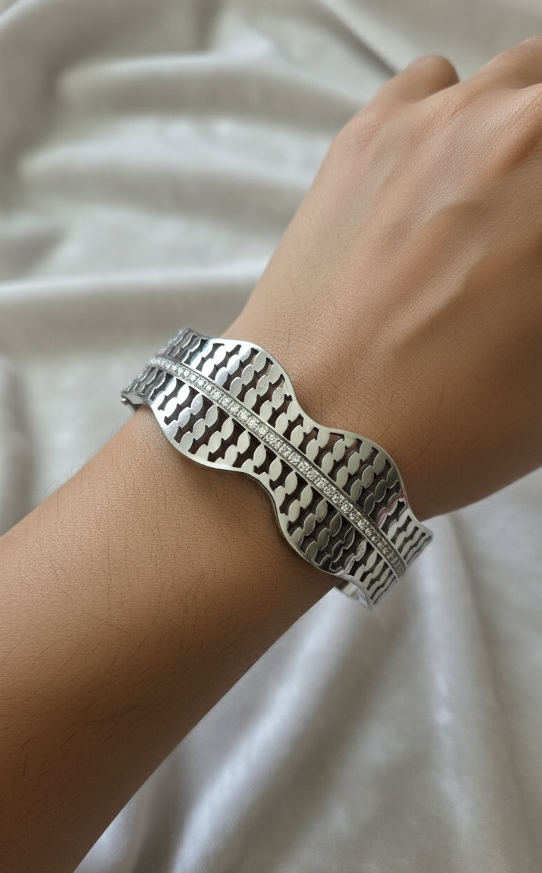 Antitarnish Shiny Waves Wide Bracelet Silver Plated