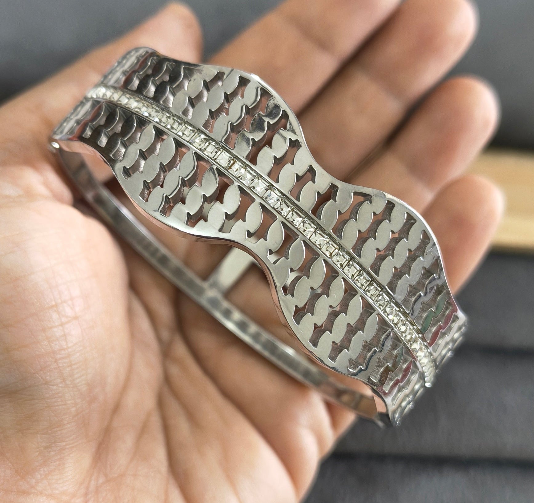 Antitarnish Shiny Waves Wide Bracelet Silver Plated